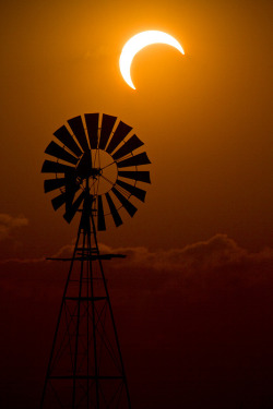 vurtual:  2012 Annular Solar Eclipse by unripegreenbanana Lubbock, Texas 
