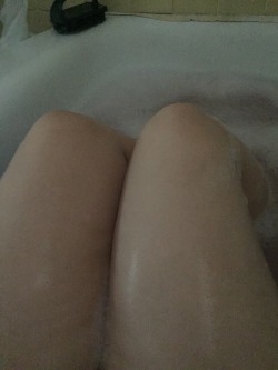 kittyywork:  Bubble bath ! 
