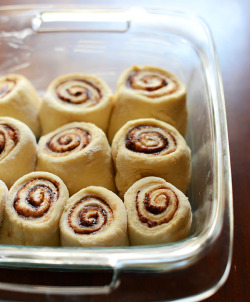 foodffs:  The World’s Easiest Cinnamon Rolls Really nice recipes. Every hour. 