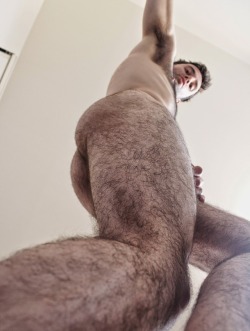 Hairy legs and inviting pits.