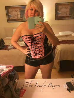 thefunkybuxom:  Yep I really love this outfit and what’s great… I could wear this corset with jeans and a jacket if I needed to look more conservative with some edge… Or just with jeans. This might be the cutest sexy corset I’ve ever seen and