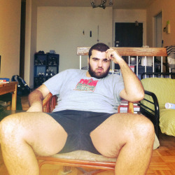superbears:  SUPER HOT BOY.. LOVE TO BURY MY FACE IN BETWEEN THE MASSIVE THIGHS