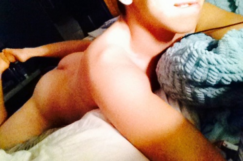 tgrade5:  This hot guy is Jevin.  His tumblr is  onelonelydinosaur.