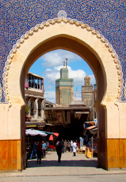 mideast-nrthafrica-cntrlasia:  The minaret of the Bou Inania Madrasa seen through Bab Bou Jeloud - Fes, Morocco 