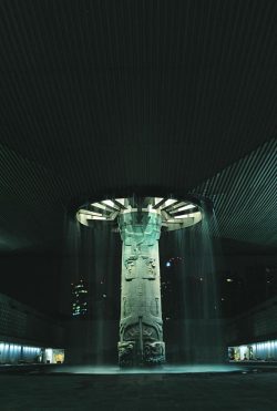 diorchitect:  El paraguas — Museo Nacional de Antropología  Fuente y columna escultórica diseñada por Pedro Ramírez Vázquez, decorada con un relieve en bronce, de José Chávez Morado. 