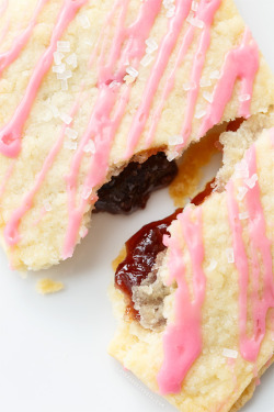 do-not-touch-my-food:  Strawberry Jam Toaster Pastries