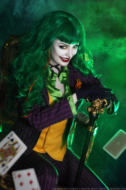 taste-of-envy:  kateordie:  thegeekcritique:  Female Joker Cosplay - more pics here  I’m real obsessed with this, I gotta say.  Amazing cosplay! 💜💜💜 