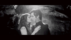forthedaisy:  Juliet Simms - End Of The World  Music video ft. Andy Biersack   { please don’t remove credit }