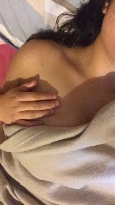 nerd-nugget:  Inverted nipples are very sweet though 