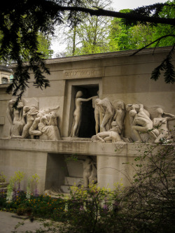 Photoencounters:  Aux Morts, Stone Sculpture By Albert Bartholomée, 1895. Cimetière
