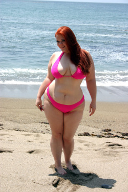 bbw-beach:  nudebbwpics:  Teen BBW BBW gf pic  (via TumbleOn)   she so rocks that bikini
