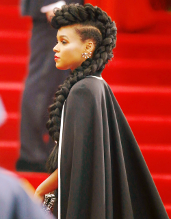 thesummoningdark: I don’t know what fantasy land Janelle Monae is queen of, but I kind of want to go there and swear allegiance to her. 