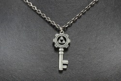 gamerfashion101:  Small Key Necklace and Boss