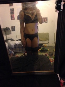 squiglet:  Me. Hi people.  Hi :) You look incredible such an amazing figure absoluely loving your sexy lingerie just wow.