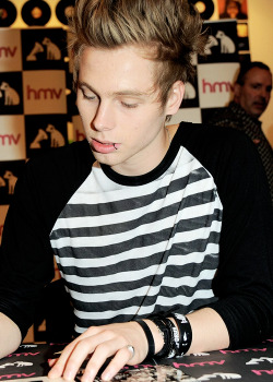 fivesource:  5 Seconds of Summer signing their new release at HMV on June 30th, 2014. 