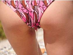 dirtifulmind:  Beach bikini pee 