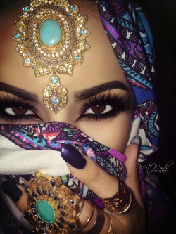 afrosomalibitch:  penis-hilton:  desertwinds:  I’m always a different person in each pic.   THESE ARABIC GODDESS TEAS GIVE ME SO MUCH LIFE THESE KINDA MAKEUP LOOKS ARE LITERALLY MY FAVORITES IN THE WORLD I NEED A MOMENT TO TAKE THIS ALL IN  *Arab 