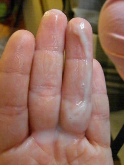 mydischargepics:  I couldn’t resist!my pussy juice was so yummy and I had to clean all my fingers clean! 