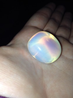 superlativeee:  sugarplumbiscuit:  bakrua:  it’s gives off it’s own little patch of sunlight  where the fuck did you get a dragon tales’ stone   ^ crying