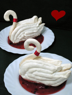 thecakebar:  Meringue Swans for Valentines