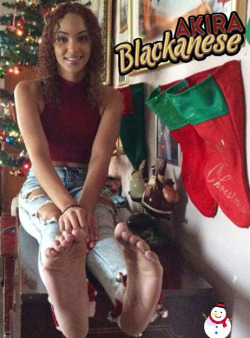 akirablackanese:  gonna start posting my ‘’Christmas-Feet’’ set in parts and not all at the same time because I am a mean teasing footgirl