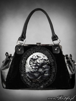 electricmonkeypants:  All of these bags can be found here. They are ๋.95. Layby available for a 10% deposit. Facebook page.  I&rsquo;m not the biggest fan of purses. However I love when people make them look like art.
