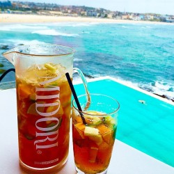 incagold:Cocktails by the sea :) (at Icebergs Bondi Beach) insta: @bonnywithford