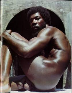 seeker310:  thebiggerpig:  Bernard Hall by Sierra Domino  hot handsome Bros got GREAT muscles!! Always liked this phyne Bro!! Masculine!! Kings!!