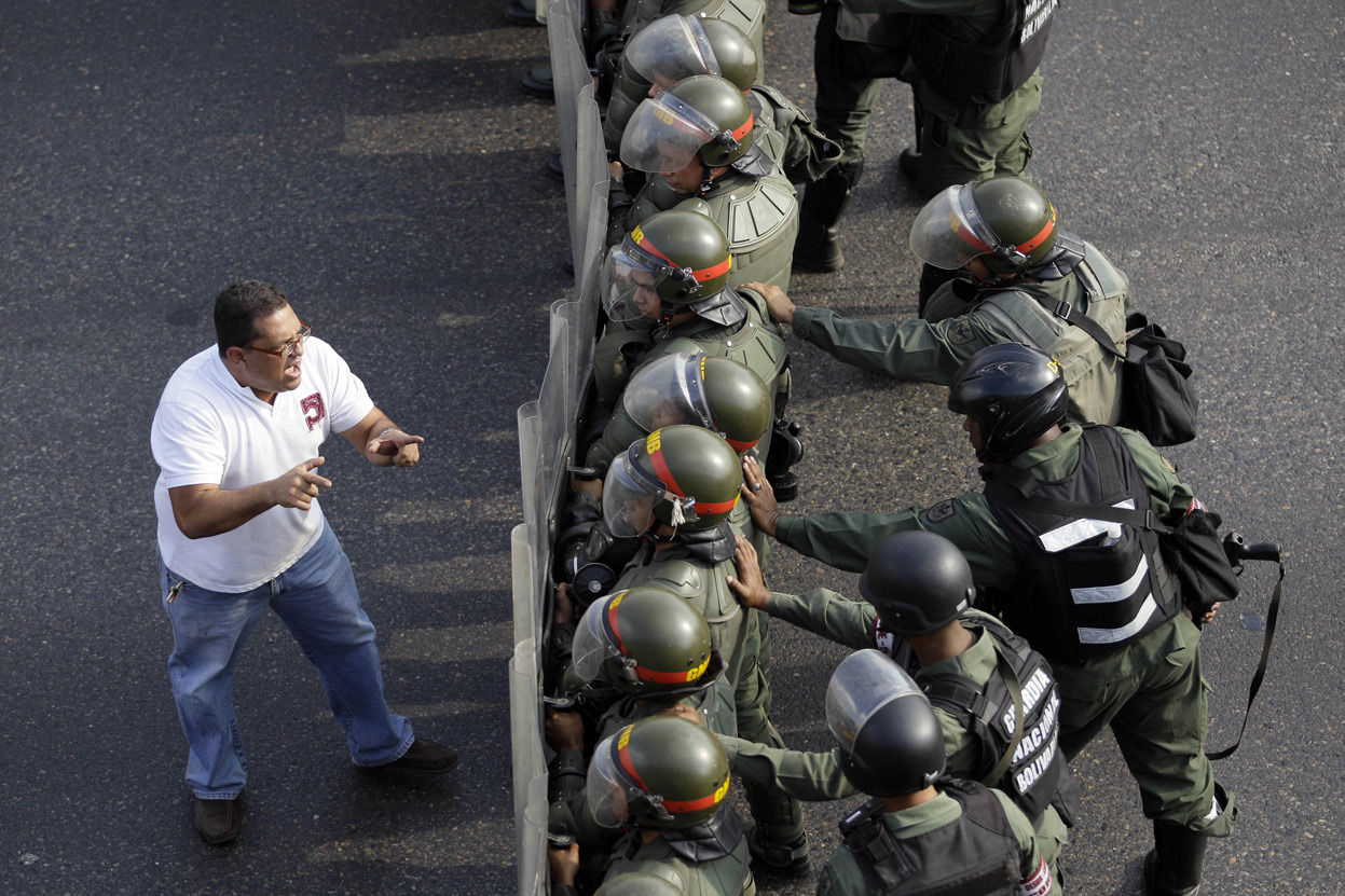 jfsebastian:  Oligarquia Pro-Yankee Neoliberal, o Ciudadanos? Caracas, Venezuela.