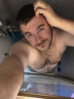 albertanewfie74: juniordaddy:  jonoops:  Would anyone be interested in a shower video? 😌  Yes yes and yes   Yes yes yes yes and oh ya, YES!! 