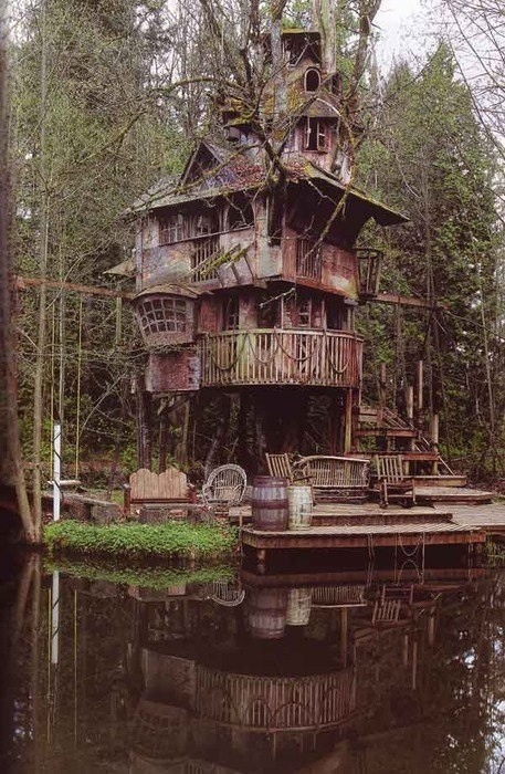 steampunktendencies:  Treehouse, Redmond, USA, by Steve Rondel http://goo.gl/B4RMuF