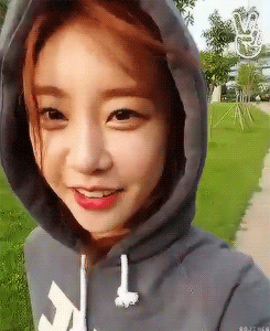 sojines: sojin using the V app for the first time