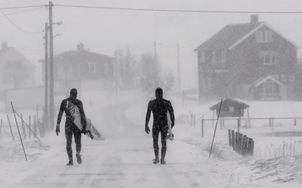 Une des choses qui m'émoustille le plus, c'est des mecs en wetsuit dans la neige.
