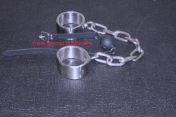dreckigefuesse: Handcuffs hanging from the ceiling and the heavy shackles together with a ballgag on the ground - looks like it is going to be a demanding evening 😃