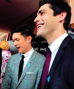 nephilimdaily:Harry Shum Jr. &amp; Matthew Daddario on the red carpet at the 2017 GLAAD Awards.