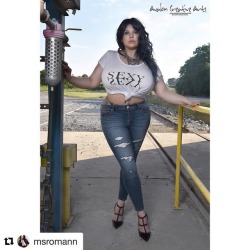 #Repost @msromann ・・・ @slink_jeans loves our curves