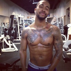 swagthirsty:  creamgetdamoney:  built-bruh:  nakedmalecelebs1:  Omarion Naked - Self Shot    GOTTA REPOST OMARION AGAIN…JUST WISH I HAD A AZZ SHOT OF HIM TOO  hell yeah we waitin to see that ass. I know its fat.  http://swagthirsty.tumblr.com/archive