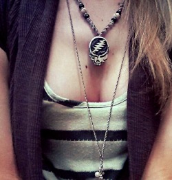 jillianfricke:  Grateful Dead necklace #2.