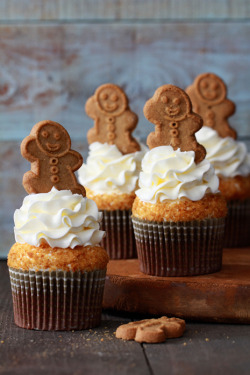 guardians-of-the-food:  Gingerbread Latte Cupcakes