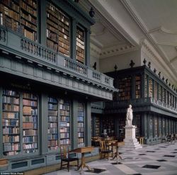 clerk-of-bradenford: The Codrington Library at All Souls Coll Oxf  Heaven really IS a place on Earth!!! 😍 😍
