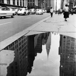 wehadfacesthen:  New York, 1950s, photo by Frank Oscar Larson 