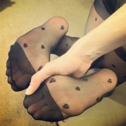 ohmandy56:  #nylons #soles #hearttights #footfetish