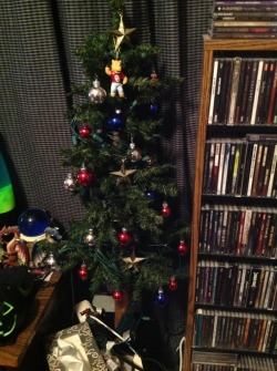 I&rsquo;M CRAZY CAUSE I ALREADY HAVE THIS XMAS TREE IN MY BEDROOM&hellip;..OUT WITH THE OLD IN WITH THE NEW
