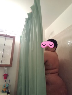 I got shower pics.
