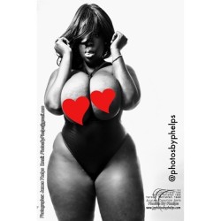 Good morning and welcome to HEARTLAND yep the hearts keep you from seeing all the good bits. And ms gottalottabody has some 34N good bits . #sexy #busty #erotic #tits #bigboobs #photosbyphelps #erotica #reallight #hips  (at the studio where i make it