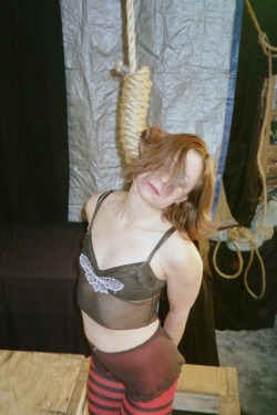 henrythehangman:  impiccatohanged:  end of the rope  Cutie and the noose 