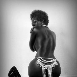 blackpoemusic:  these hips are big hips.they need space to move around in.they don’t fit into littlepetty places. these hipsare free hips.they don’t like to be held back.these hips have never been enslaved,they go where they want to go they do what