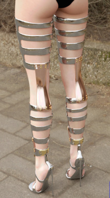 just-highheels:  highheels-passion:Interesting concept - all steel thigh high heels https://ift.tt/2uxOjYb    CLICK FOR My favourite Tumblr-BlogsPlease support @mylegs24 on PATREON     
