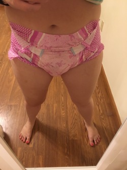 sortagirlylittlegirl:  And here is the verdict! While these are wonderful diapers they do not hold up to a 100% full bladder wetting even if you let it out slowly. The front was completely soaked and the back did not absorb fast enough to prevent all
