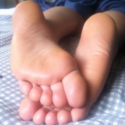 Twin Sister's Soles & Candids